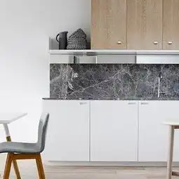 现代简约白色三居室干净靓丽白色调现代简约风格走廊实景图效果图