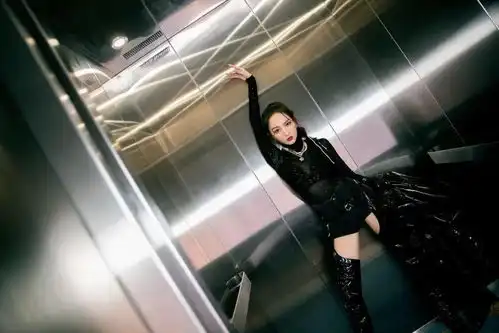 穿黑色系的酷女孩儿完美的心脏狙击