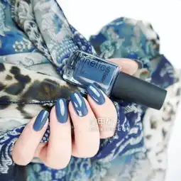 夏天适合做什么颜色的纯色美甲