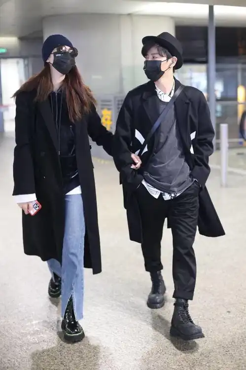 老夫老妻也恩爱,张晋蔡少芬穿情侣大衣走机场,帅气摩登太有范