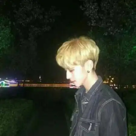 干净阳光帅气男生头像不孤独只是单身而已