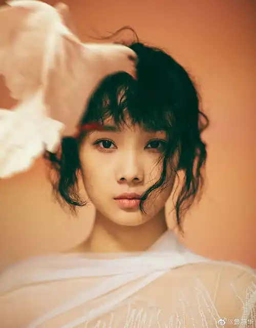 鲁照华曝高清写真,暖色系天使超治愈