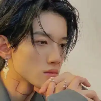 精选优质文艺男生头像我等的人他在多远的未来