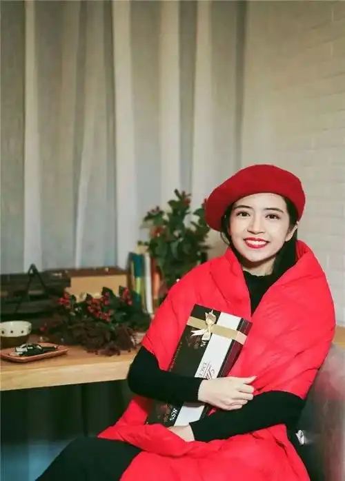 女人过年聚会,少穿这3类衣服土气掉档次,一看就混得差