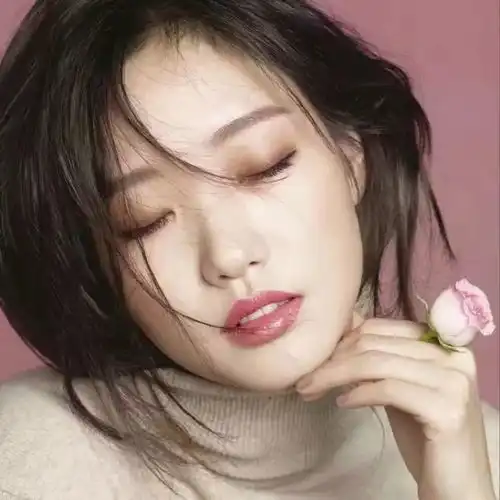 看了兰蔻新出的星辰系列,众多妹子果断放弃了ysl