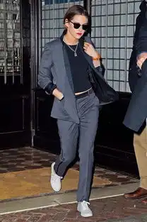 今天穿什么想要搭配好大衣就别穿瘦腿裤