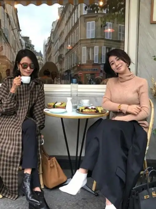 看了许多韩系穿搭,还是这位博主的简约慵懒风最惊艳,不输女神