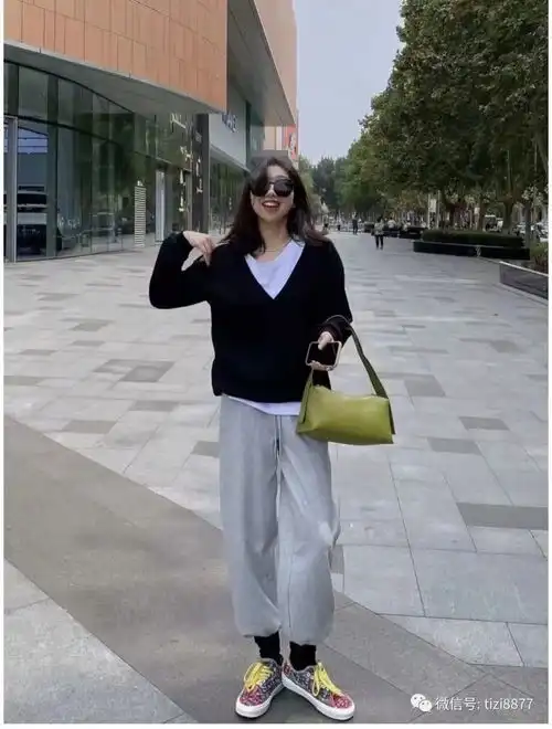 女生怎样搭配衣服看起来比较干净