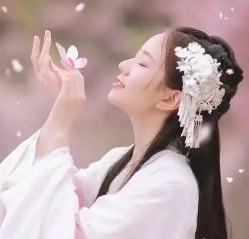生活从未变得容易,只不过是我们变得更加坚强