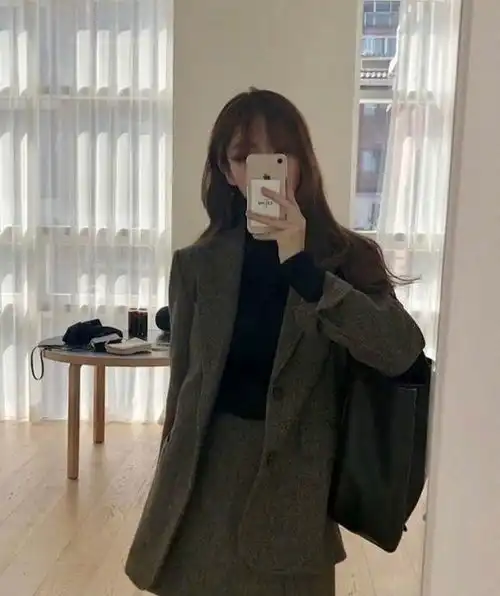 亮色系再鲜艳,都不如黑白灰时髦,毫不费力打造轻奢高级感