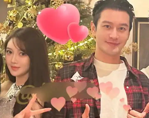 黄晓明叶珂同框合照曝游戏绑cp用情侣头像,baby现身被骂上热搜