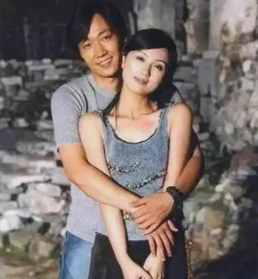 朱媛媛抗癌5年去世辛柏青换头像,现实比他演人世间更心碎