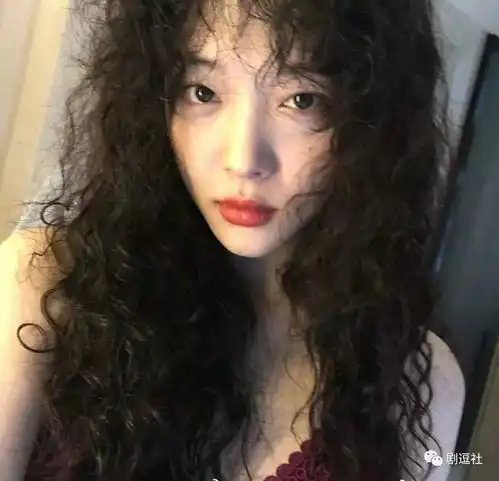 最近女明星们统一发型了