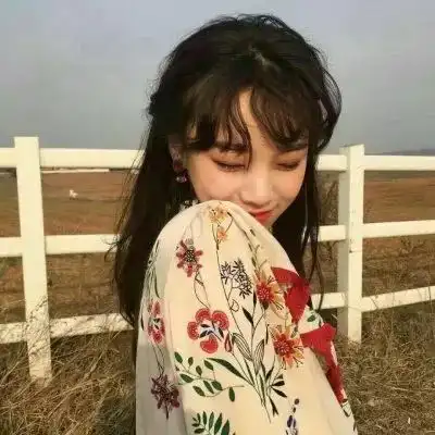 女生头像红色系小清新阳