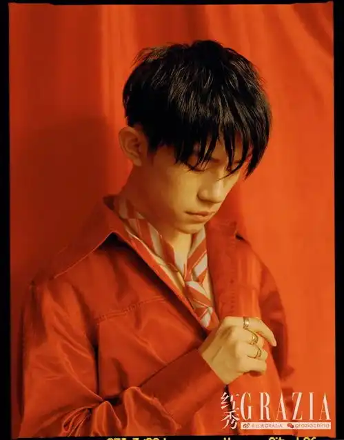 现在,戒指不叠戴都不敢说时髦