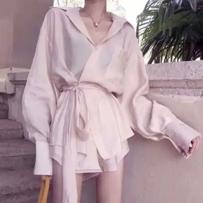 白色唯美系女生头像不露