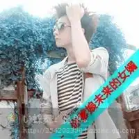 一对qq情侣头像蓝色的一张男的坐在什么上一张女的坐在什么上男女对立面的...求