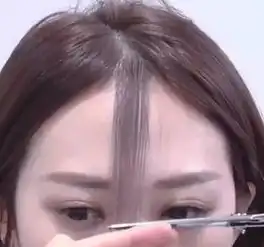 脸大别再留中分,这款显脸小的猫系刘海,自己在家就能剪