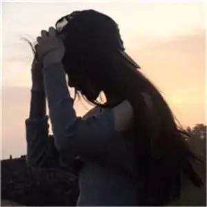 女生戴帽子时尚头像戴帽子的女生显得很酷吧