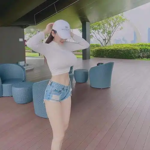 亚洲美女魔鬼身材,妩媚迷人