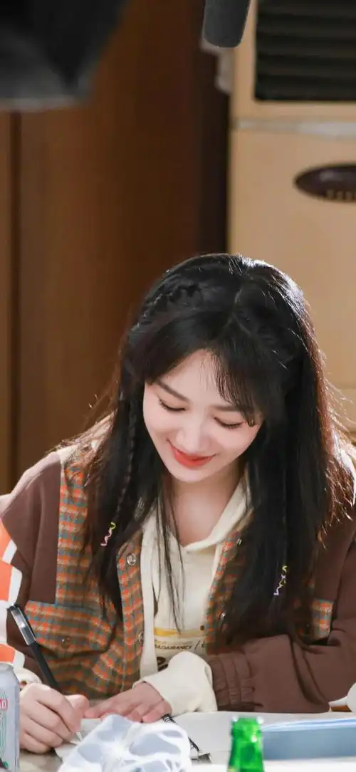 美女壁纸第2509期杨紫