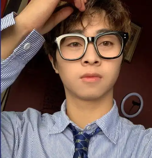 博主鹿道森发文后失踪疑似自杀,警方海滩处发现其衣物及手机