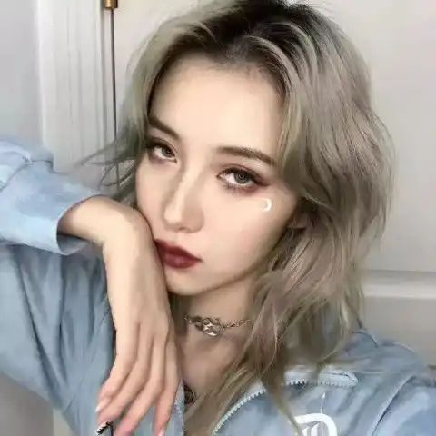 ins甜酷女生头像我想和你谈一场,从校园到民政局的恋爱