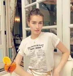 一入夏10个人9个穿白t平凡白t如果穿出高级感