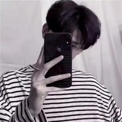 显得有点无助充满忧愁的男生,最新扣扣头像男生2020