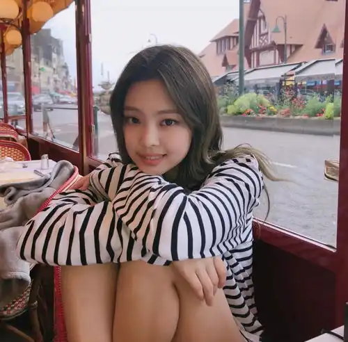 jennie鬼屋大哭萌翻网友copy她的清甜汽水妆容,散发同款清凉美