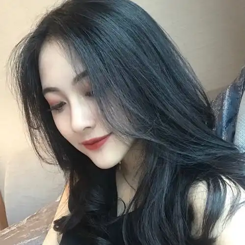 女头个性可爱总有一个人会为你奋不顾身.