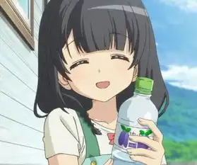 有一个动漫的图片是一个小女孩拿着矿泉水瓶谁知道是什么动漫
