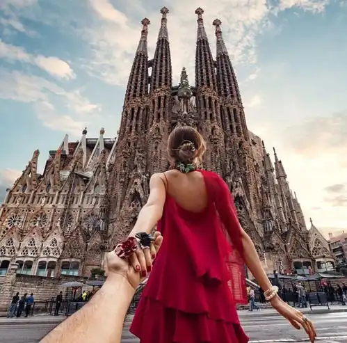 一对小情侣经常玩失踪,但每次现身朋友圈都惊艳无数人