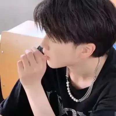 清冷小众男头