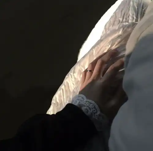 苏瓷成熟个性黑色系背景图