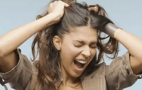 白发增多是怎么回事补充以下2种维生素,或可助你解决烦恼