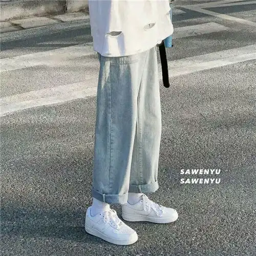 男生,白色老爹鞋和浅蓝色直筒牛仔裤搭配这个格子衬衫会不会看起来很奇怪