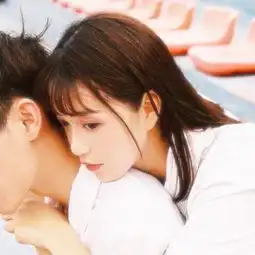 比较污的情侣头像床上接吻朦胧美幸福