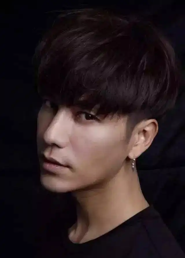 发型丨男生这个发型不但减龄还能轻松撩妹