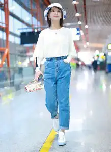 杨紫被砸后再次现身,造型青春看到裙子却尴尬了,这是忘摘吊牌