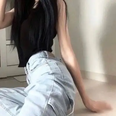 网易云闺蜜生日,我欢快的砸蛋糕,正中她脸,然后又掉下来砸到她