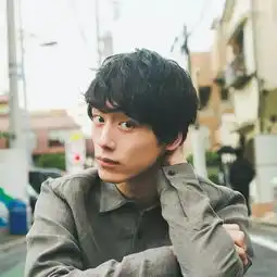 日本男神恋情凉了坂口健太郎闭口不谈绯闻女友......