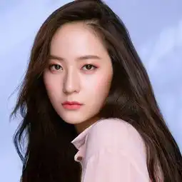 吊打网红脸丨清冷系少女成为时尚圈宠儿,原来高级厌世脸竟然可以这么美