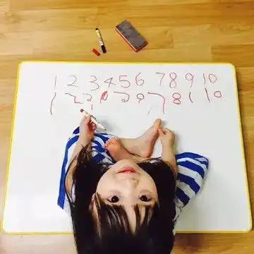 金在恩粉色可爱系头像