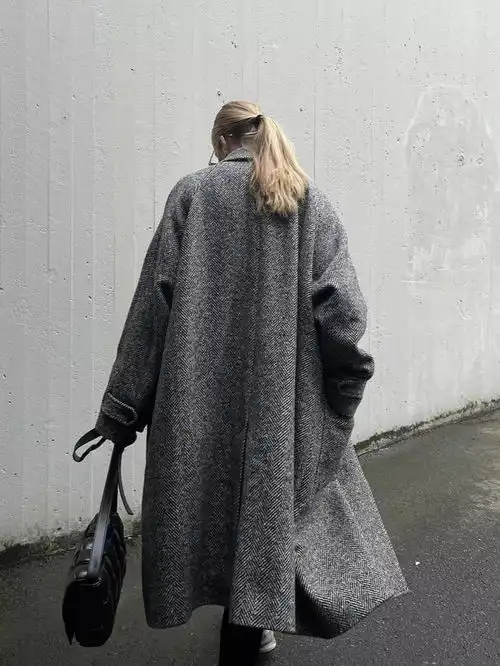 大衣卫衣今冬最火混搭套路,时髦炸了