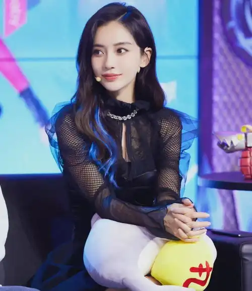 angelababy二次元电竞少女甜酷风格上线
