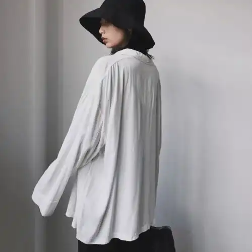 夏天高气质穿搭,黑色连衣裙气质又显酷,吊带阔腿裤颇有御姐风