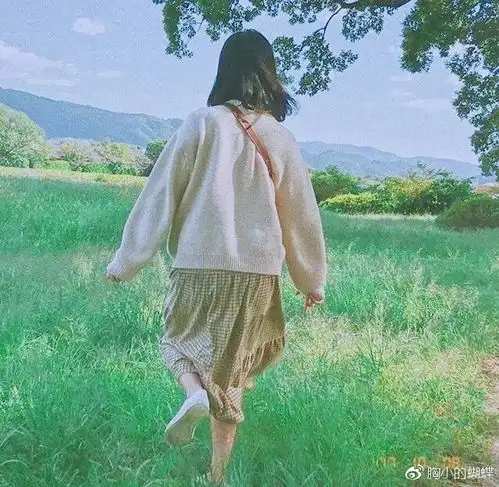 个性背影头像女生短发