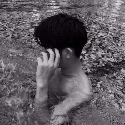 伤感冷漠头像男生图片qq头像男生冷漠孤傲图片