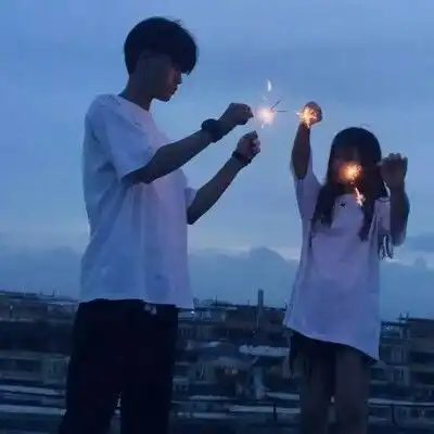 全网最校园的情侣头像恋爱的感觉,是春暖花开的日子